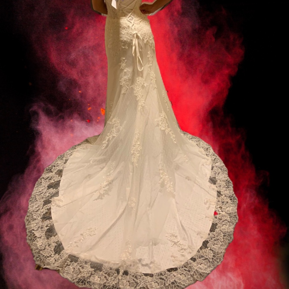 BEAUTIFUL WEDDING DRESS NWT